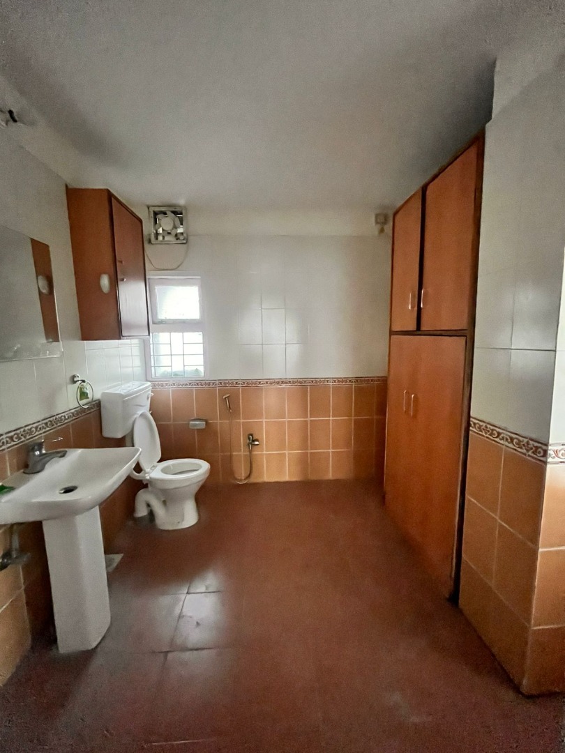 Semi Furnished 4bhk(duplex) in Beltola, Guwahati, Assam, India for Rent