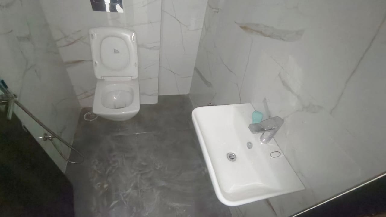 Unfurnished 4bhk in rehabari for Rent